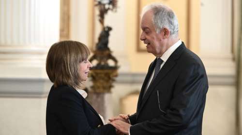 ΠτΔ: Γεύμα "παράδοσης-παραλαβής" - Έφαγαν μαζί στο Παγκράτι Τασούλας και Σακελλαροπούλου