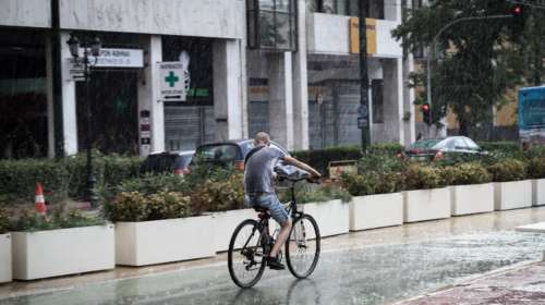 Καταιγίδες και πτώση της θερμοκρασίας όλη την εβδομάδα - Ποια ημέρα θα είναι η πιο επικίνδυνη