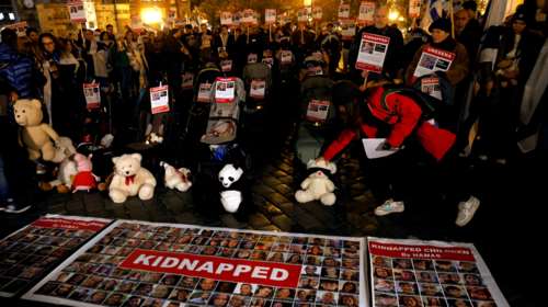 Ισραήλ: &quot;Σταματήστε τις μάχες και διαπραγματευτείτε&quot;, ζητούν οικογένειες ομήρων