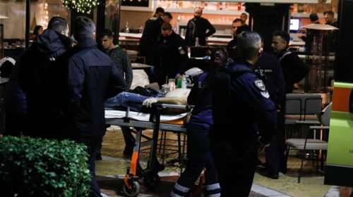 Νέα Σμύρνη: Ο εκτελεστής έκοβε βόλτες στην πλατεία πεζός - Μπορεί να μην ήξερε τον στόχο, του τον έδειξε ο "εντοπιστής"