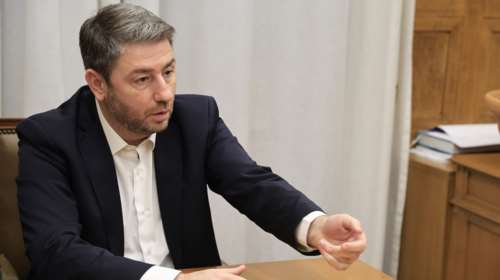 Σκληρό πρέσινγκ του ΠΑΣΟΚ στην κυβέρνηση για τις τράπεζες: &quot;Γιατί αρνούνται να μπει μισό δισ. στα κρατικά ταμεία;&quot;