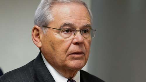 Ράπισμα Μενέντεζ στην Τουρκία για την προμήθεια επιπλέον S-400 από τη Ρωσία: Ξεκάθαρη παραβίαση των κυρώσεων των ΗΠΑ