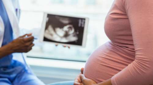 Ευλογιά των πιθήκων: Γιατί κινδυνεύουν περισσότερο οι έγκυες και τα παιδιά