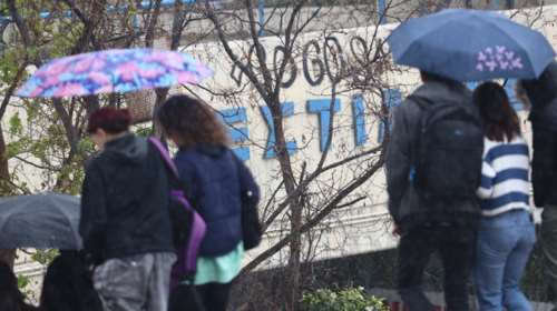 Έρχεται ψυχρό βαλκανικό μέτωπο με βροχές, καταιγίδες και πτώση της θερμοκρασίας - Πού αναμένονται χιονοπτώσεις