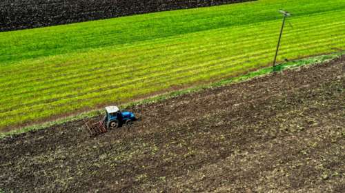Μειώνεται ο ΦΠΑ στα αγροτικά μηχανήματα από 24 σε 13% - Τι προβλέπει η τροπολογία
