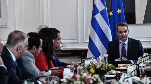 Μητσοτάκης: "Περιορισμένες διακοπές και χωρίς προκλητικότητα" - Το μήνυμα στους υπουργούς