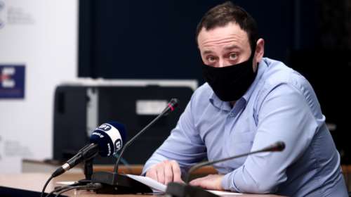 Διευκρινίσεις Μαγιορκίνη για μετάλλαξη κορονοϊού: Χειρουργικές ή υφασμάτινες μάσκες προστατεύουν περισσότερο;