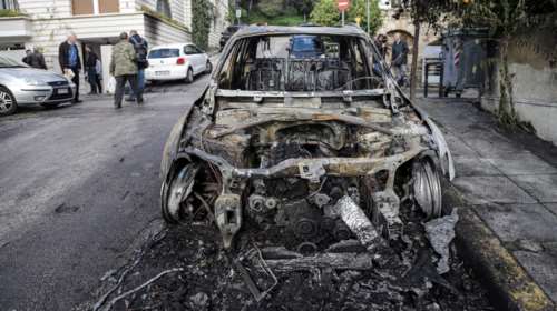 Φωτιά σε γκαράζ πολυκατοικίας στου Παπάγου - Στις φλόγες δύο ΙΧ στο κέντρο της Αθήνας