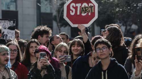 Συναυλία Μουσικών και Καλλιτεχνικών Σχολείων έξω από το Εθνικό Θέατρο - Εκλεισε η Αγίου Κωνσταντίνου [εικόνες]