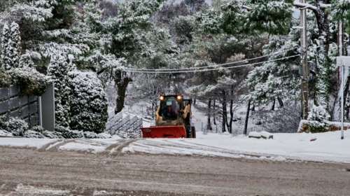 Κακοκαιρία &quot;Ελπίς&quot;: Διακοπές ρεύματος σε Ιστιαία, Πεντέλη και Μαραθώνα - Ανακαλούνται άδειες εργαζομένων στον ΔΕΔΔΗΕ