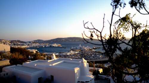 Μύκονος: Εξάρθρωση σπείρας που προωθούσε γυναίκες στην πορνεία μέσω &quot;γραφείου&quot;