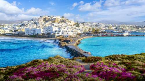 Κυκλάδες δύο ταχυτήτων: Πάνω η Πάρος και η Νάξος, κάτω Μύκονος και Σαντορίνη