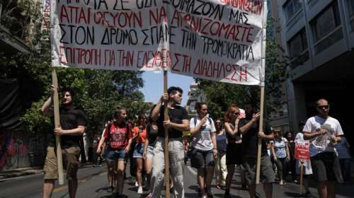 Πορεία στο κέντρο της Αθήνας: Αντιδρούν στο νομοσχέδιο για τις διαδηλώσεις [εικόνες]