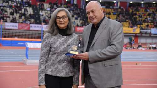 Σάλος με την  βράβευση Μπέου από τη Σοφία Σακοράφα- Είναι &quot;τραμπούκος και φασίστας&quot;, λέει το ΜέΡΑ25