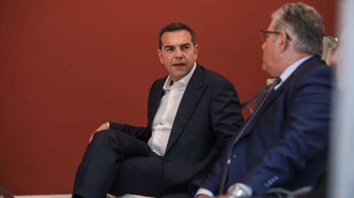 Εκνευρίστηκαν στην ΚΝΕ από την αναφορά ΣΥΡΙΖΑ στον &quot;πρώην κνίτη&quot; Θεοδωρικάκο: &quot;Μαζί με τον Τσίπρα έφυγαν πυξ λαξ...&quot;