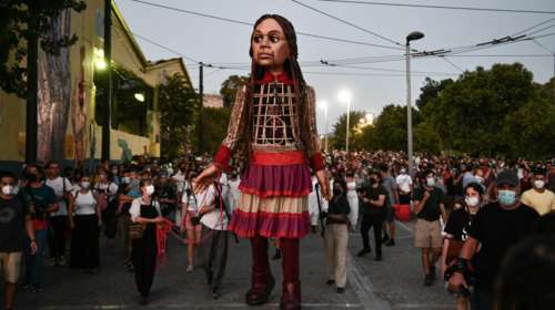 Επεισόδια στο Μεταξουργείο: Χημικά και συμπλοκές - Αναβλήθηκε η βόλτα της &quot;μικρής Αμάλ&quot; [Βίντεο]