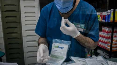 Αντάρτικο από τους φαρμακοποιούς της Πάτρας: Σταματούν τη δωρεάν διανομή των self test από τις 7 Ιουνίου