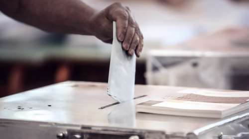 Δημοσκόπηση Alco: Στο 33,9% το ταβάνι της ΝΔ - Ο φόβος για ρεκόρ αποχής στις ευρωεκλογές και τα διλήμματα των αναποφάσιστων