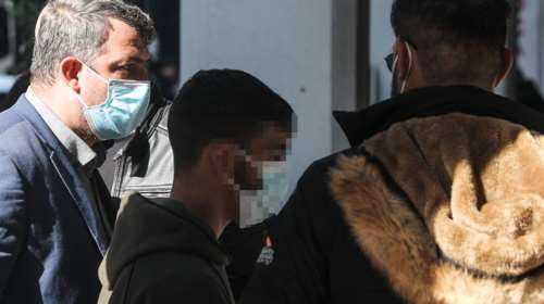 Πέραμα: &quot;Μύλος&quot; με τον 14χρονο Ρομά - Οι αστυνομικοί δεν τον αναγνωρίζουν ως εμπλεκόμενο [Βίντεο]