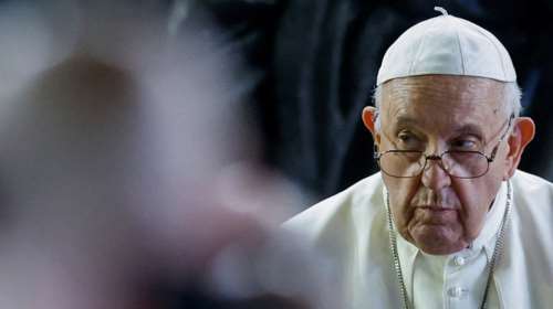 Ο &quot;Πάπας των φτωχών&quot;: Το παιδί μεταναστών που έβγαζε selfies, δεν ήθελε πλούτη και έγινε ιερέας επειδή ερωτεύτηκε