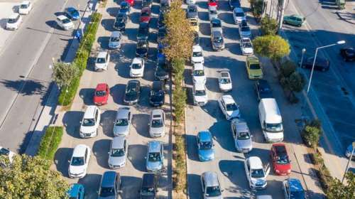 Κορονοϊός: Ουρές χιλιομέτρων στη Γλυφάδα για τα δωρεάν rapid tests του ΕΟΔΥ [Εικόνες-Βίντεο]