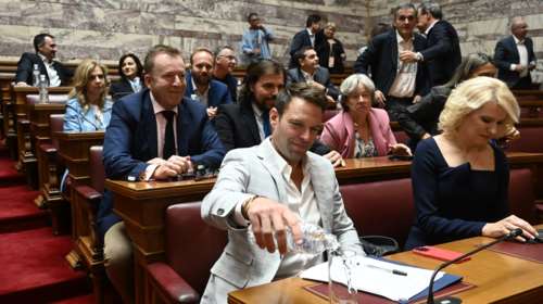 Βαβέλ στον ΣΥΡΙΖΑ, αλλά ο Κασσελάκης ανακοινώνει "σκιώδη κυβέρνηση" με Δούρου - Παππά και φεύγει για τις ΗΠΑ