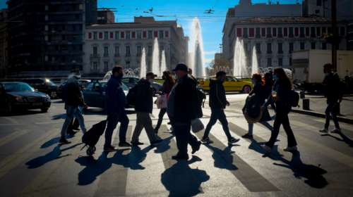 Δερμιτζάκης: Υψηλά τα κρούσματα μέχρι τα μέσα Ιουνίου - Πότε βγάζουν τις μάσκες οι εμβολιασμένοι