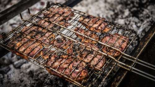 &quot;Τσουχτερό&quot; το τραπέζι της Τσικνοπέμπτης – Πόσο κοστίζει το κρέας φέτος [βίντεο]