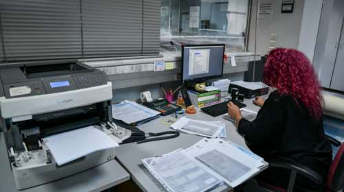 Πότε διαγράφονται τα χρέη των υπερχρεωμένων νοικοκυριών προς το δημόσιο