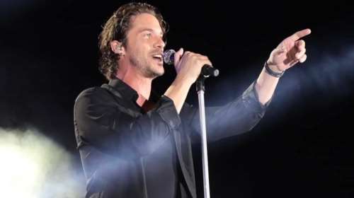 Νίκος Οικονομόπουλος: Άγριο ξύλο σε συναυλία στην Καβάλα - Τέσσερις τραυματίες [βίντεο]