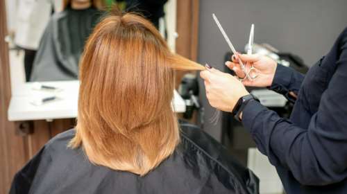 Ασπρόπυργος: Πώς λειτουργούσε το &quot;ροζ&quot; κομμωτήριο - Ο ειδικά διαμορφωμένος χώρος και οι &quot;εκλεκτοί&quot; πελάτες