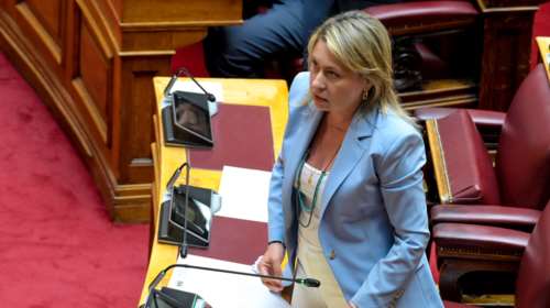 Ζήτησε συγγνώμη η Αλεξοπούλου μετά το άδειασμα Μητσοτάκη για "το τζάμπα πέθανε"