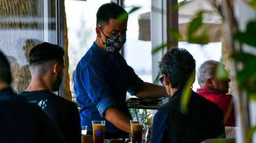 Κορονοϊός - Καθηγητής Επιδημιολογίας: Να κλείσουν τα μπαρ, αν δεν τηρούν τους κανόνες - Πιθανό δεύτερο κύμα μέσα στο καλοκαίρι