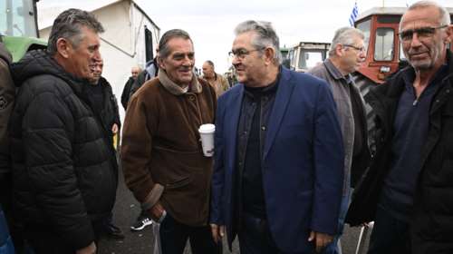 Στο μπλόκο του Ε-65 ο Κουτσούμπας: Το ΚΚΕ στηρίζει τα μπλόκα των αγροτών χωρίς &quot;ναι μεν, αλλά&quot;