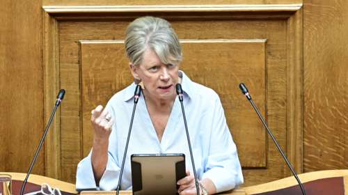 Ακρίτα: &quot;Τις σφουγγαρίστρες σπίτι σας - Μη διανοηθείτε να σβήσετε τα ονόματα των 57 στο Σύνταγμα&quot;