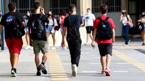 Άνοιγμα σχολείων: Τι κρίνει την επιστροφή της Γ&#39; Λυκείου στα θρανία - Η ύλη των πανελληνίων και τα &quot;αγκάθια&quot;