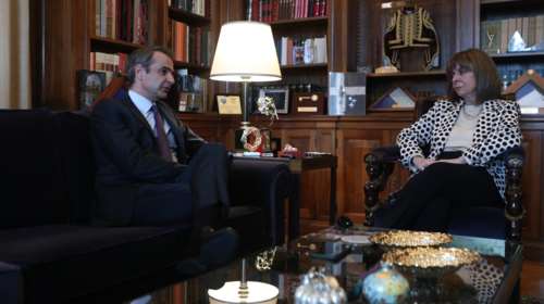 Μητσοτάκης σε Σακελλαροπούλου: Δίνουμε μάχη με την ακρίβεια- Δεν γίνεται να μην διαγράφονται από τα ΑΕΙ οι φοιτητές που παρανομούν