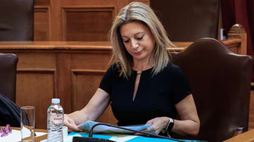 Στην Κομισιόν η Μαρία Καρυστιανού με τις 1,3 εκατ. υπογραφές - &quot;Με ενοχλεί η ανυπαρξία της δικαιοσύνης&quot; [Βίντεο]