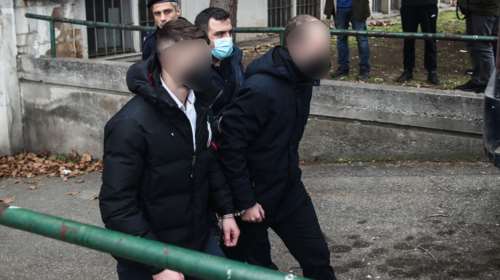 Δίκη για τη δολοφονία Αλκη: Δεν κοίταξε ούτε στιγμή τους 12 κατηγορούμενους η αδερφή του - &quot;Ηταν ένα ήσυχο παιδί&quot;