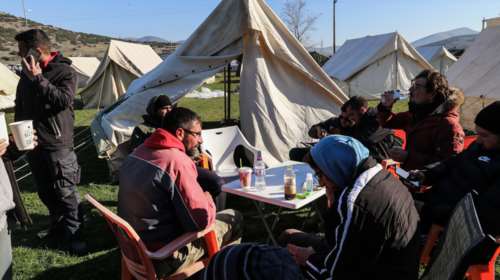 Σεισμός στην Ελασσόνα: Μάχη με το χρόνο για τη στέγαση - Ακατάλληλα 520 σπίτια - Σε σκηνές και τροχόσπιτα οι σεισμόπληκτοι