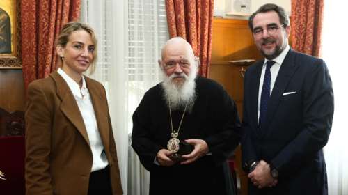 Στην Πλάκα ο Νικόλαος και η Χρυσή Βαρδινογιάννη για τις άδειες γάμου - Η ευχή του Αρχιεπισκόπου και οι πρώτες δηλώσεις