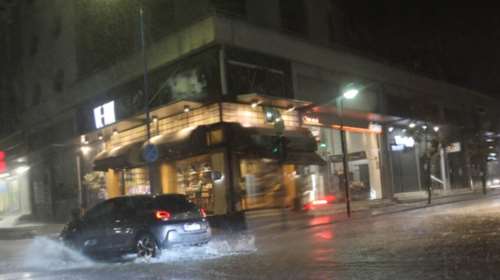 Κακοκαιρία Bora: Πώς θα κινηθούν τα ακραία φαινόμενα τις επόμενες ώρες - Λαίλαπα καταιγίδων μεγάλου μήκους και μικρού πλάτους