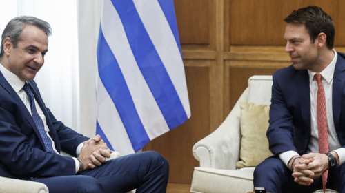 Χαμόγελα, αμηχανία και ανοιχτές πόρτες: Τι συζήτησαν Μητσοτάκης - Κασσελάκης στην πρώτη τους συνάντηση