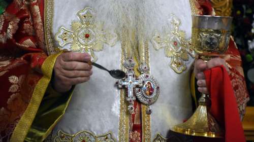 Κορονοϊός: &quot;Πρόβλημα που δεν έχει λυθεί η Θεία Κοινωνία&quot; για τον Μανώλη Δερμιτζάκη [Βίντεο]