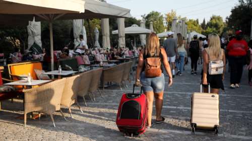 Κορονοϊός: Επιμένει στην Αττική με 614 κρούσματα και 212 στη Θεσσαλονίκη - &quot;Βράζουν&quot; Αχαΐα και Κρήτη