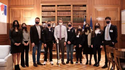 Συνάντηση Μητσοτάκη με τους χρυσούς ολυμπιονίκες της Διεθνούς Ολυμπιάδας Ρομποτικής: &quot;Μας κάνετε υπερήφανους&quot;