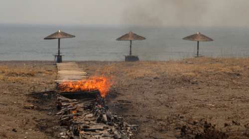 Πολύ ισχυρές δυνάμεις της Πυροσβεστικής σε Δαδιά Έβρου και Βατερά Λέσβου - Η ενημέρωση από την Πυροσβεστική [Βίντεο]
