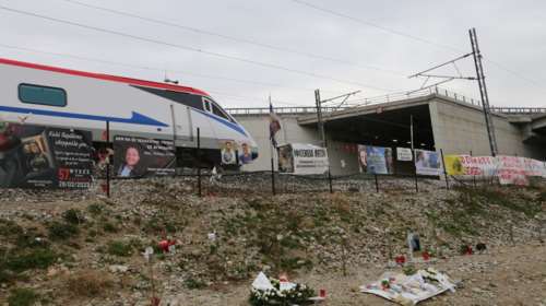 Τέμπη: Οι καμπάνες σε όλη τη χώρα θα χτυπήσουν πένθιμα 57 φορές - "Ένας χτύπος για κάθε ψυχή που έφυγε", λέει η Μ. Καρυστιανού