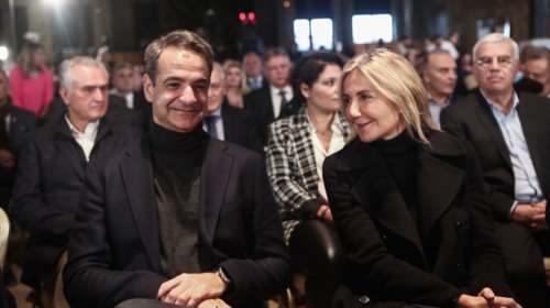 Η Μαρέβα μαζί με τον Κυριάκο Μητσοτάκη στην περιοδεία του στη Β. Ελλάδα - Τα λουλούδια που της προσέφερε [Εικόνες - Βίντεο]