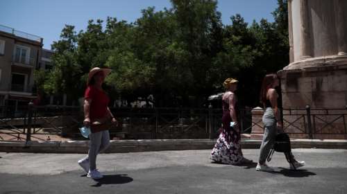 Ο καιρός σήμερα: Τοπικές μπόρες αλλά υψηλές για την εποχή θερμοκρασίες - Πού θα βρέξει